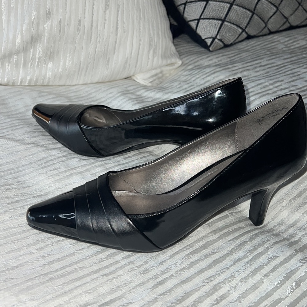 Kelly & Katie Black Patent Leather Stiletto Shoes / Heels Size 8.5, 3” Heel - Picture 6 of 16